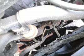 上海汽车荣威W5冷却液管脱落导致发动机损伤