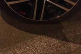 斯柯达4S店首保却导致汽车轮胎报废