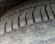 四个轮胎开裂，前轮胎壁开裂非常严重，轮胎都是邓禄普轮胎