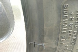 比亚迪米其林轮胎因质量问题出现开裂