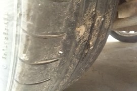 东风悦达起亚赛拉图两个后轮胎异常磨损严重