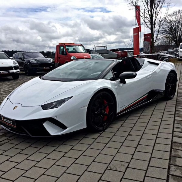 兰博基尼huracan performante spyder惊现街头