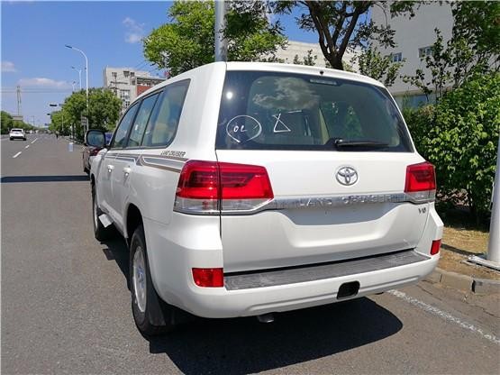 2018款丰田酷路泽4000报价 v6外挂8气囊
