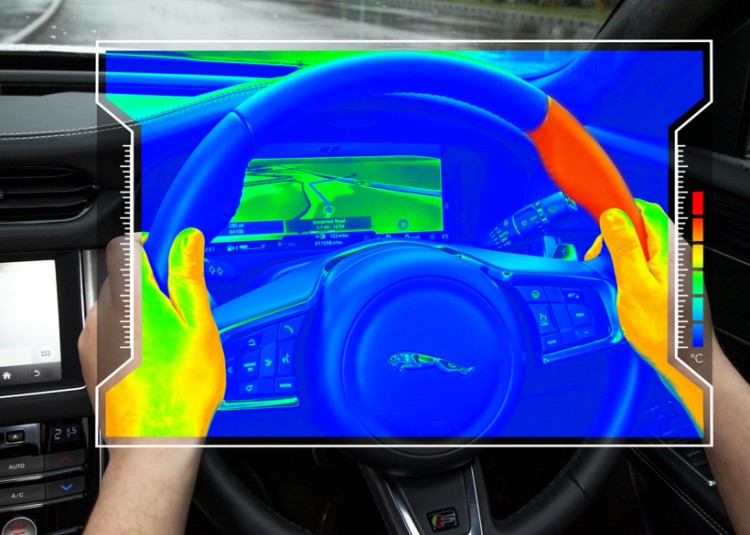 捷豹路虎推“感觉方向盘” 通过加热方向盘防止驾驶员分心