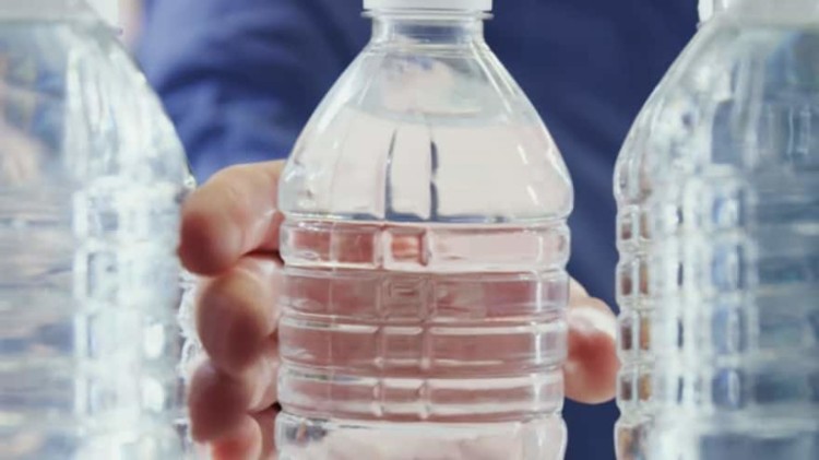 福特每年使用12亿个回收塑料瓶制汽车零部件