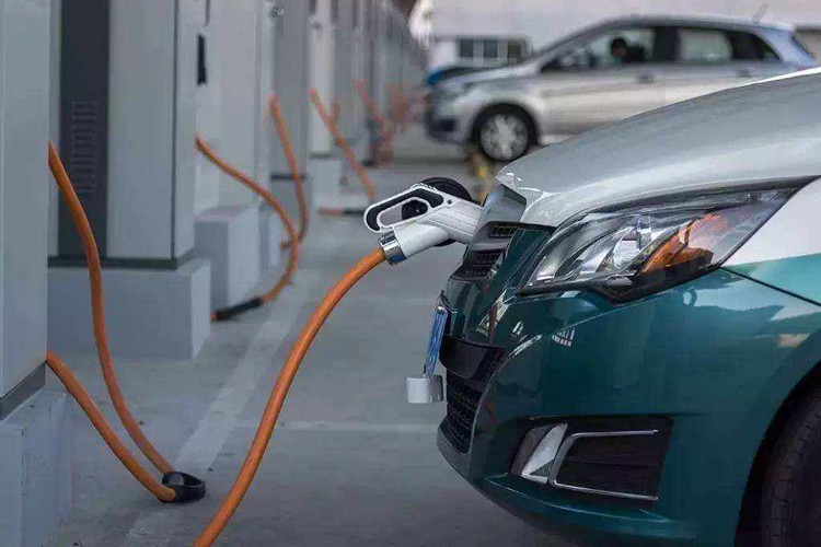 三部委：大幅降低新能源汽车成本 严禁各地出台新的汽车限购规定