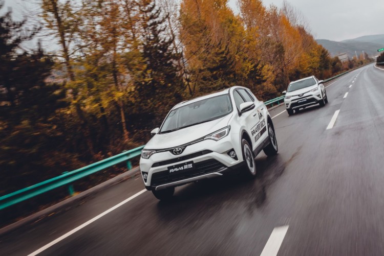 RAV4荣放带你感受科技张力