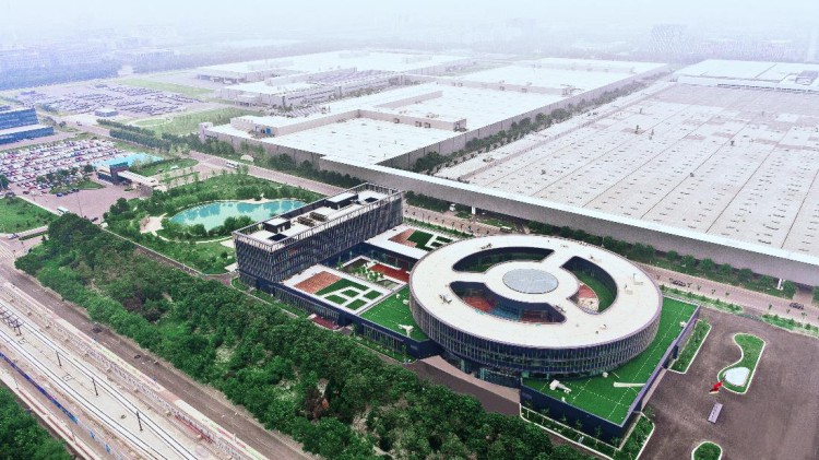 持续转型升级 北京奔驰成立十四周年再谱新篇