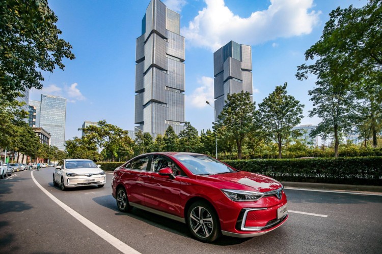 三度蝉联“双料销冠”  北汽新能源EU5 R600即将上市  工况续航达501km