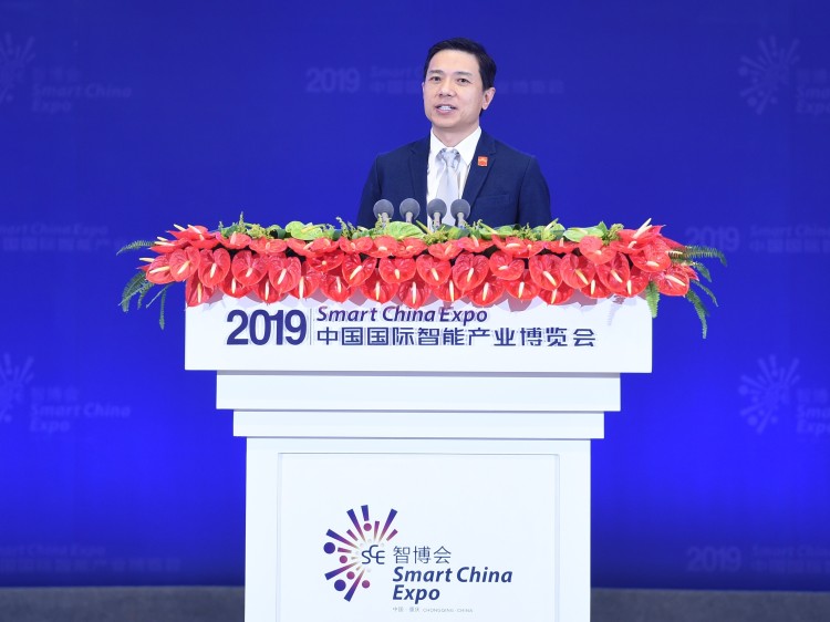 李彦宏：中美自动驾驶竞赛，中国有基础设施优势