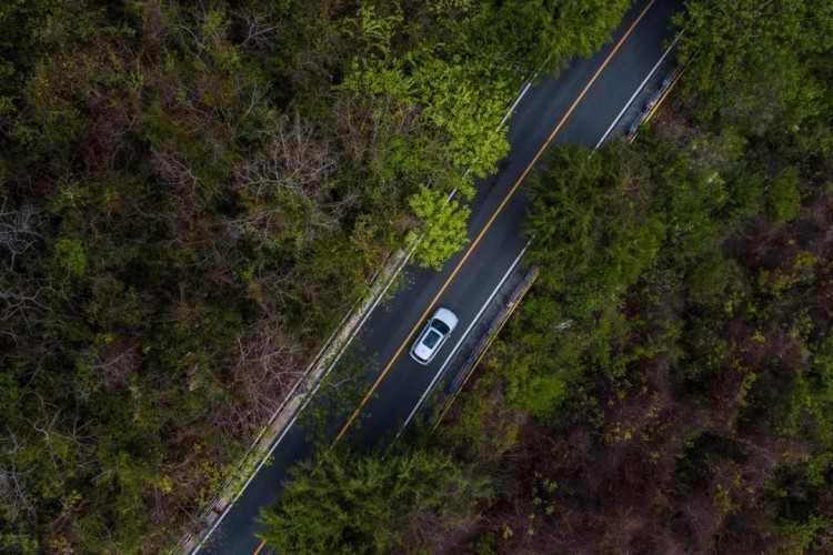 BMW X1插電式混合動力為“i”前行，為徒步健將助力