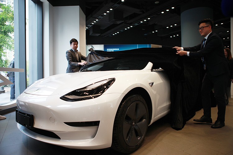 中国制造Model 3正式亮相 预计第一批交付时间为春节之前