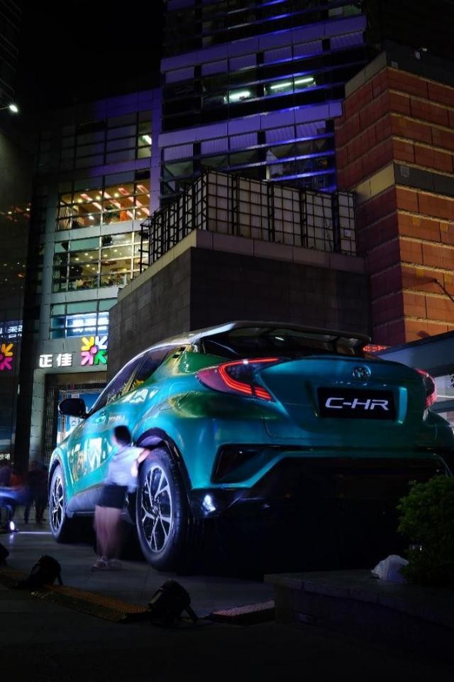 C-HR又出来“搞事情”了，赶紧看下