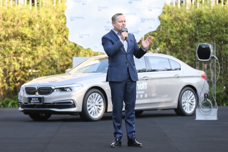 未来出行的引领者：BMW 5系新能源交付万豪国际集团