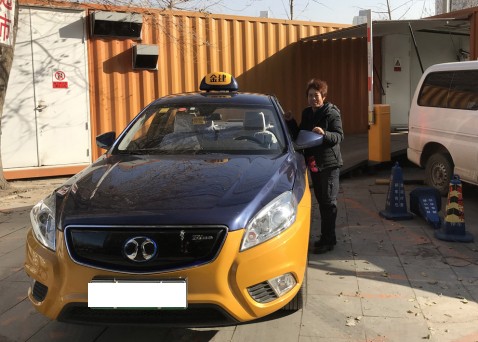 的姐刘师傅眼中的“换电”出租车