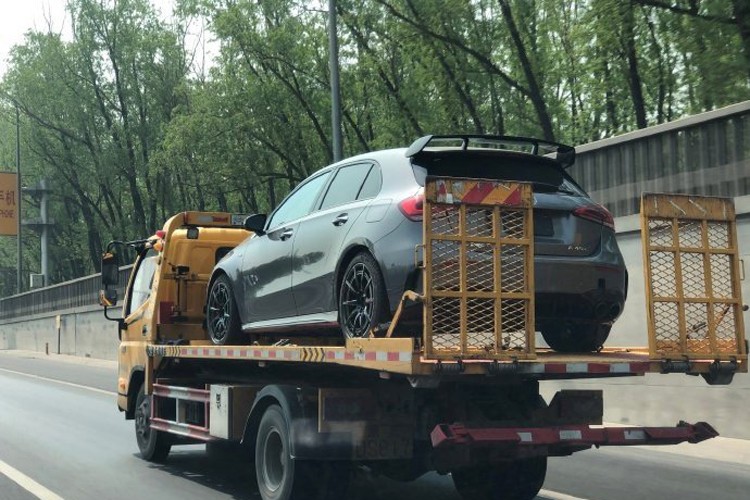 2.0T引擎/421马力 AMG A 45 S国内实车曝光