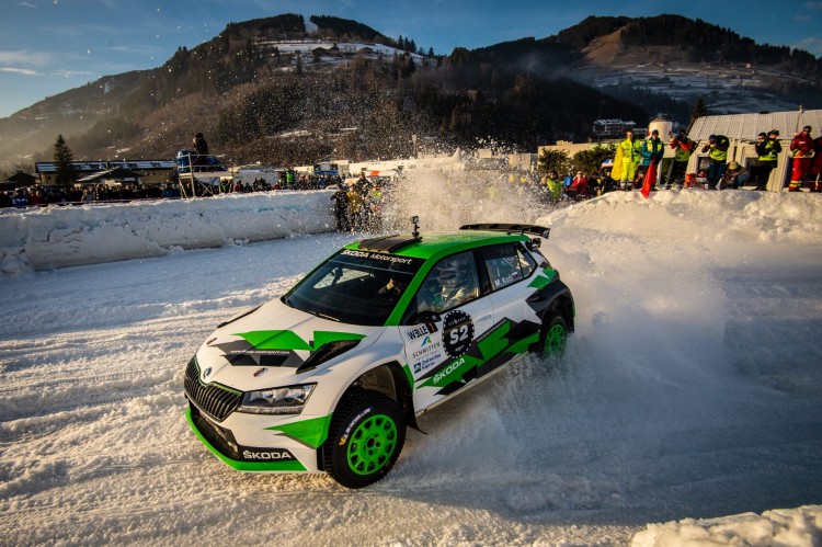 斯柯达赛车FABIA R5与客户车队赢得1000次胜利