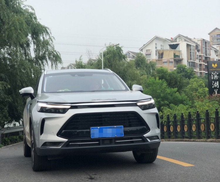 新婚小夫妻如何选车？听听BEIJING-X7车主怎么说