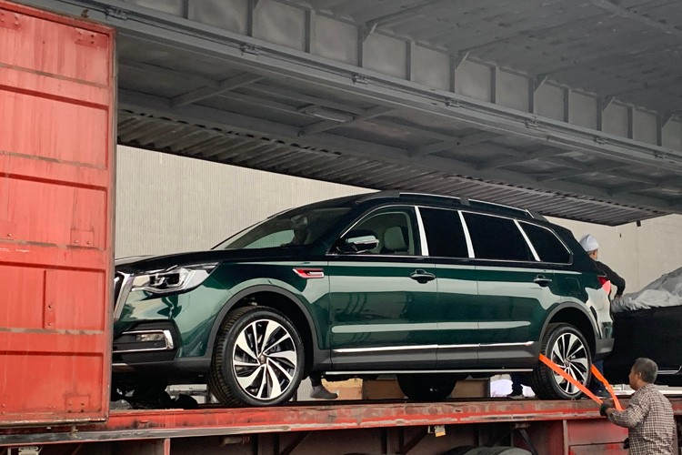 站在国产SUV“塔尖”！红旗HS7加长版实车曝光