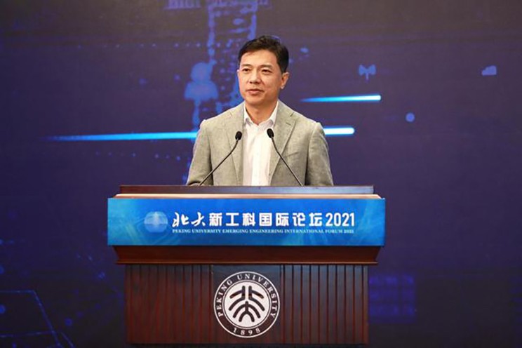 李彦宏：百度无人车累计服务超40万人次 