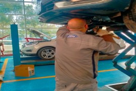 贵州省 兴义市林福福特4S店损坏车辆发动机