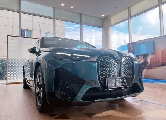 创新BMW iX，以超越电动的姿态，引领未来出行