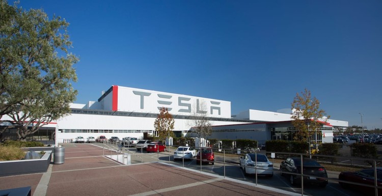 特斯拉全职员工数量接近10万人