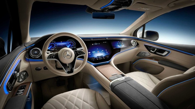 硬核三联屏 奔驰EQS SUV将4月19日全球首发