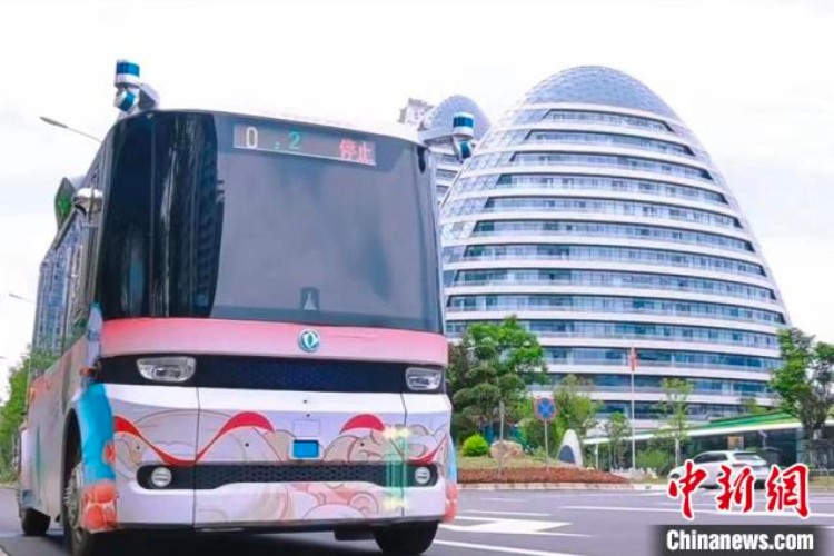 5G無人駕駛核酸采集車在湖北正式投用