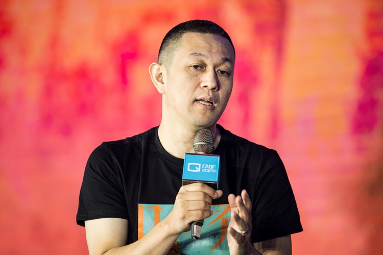 蔚来CEO李斌：每年开发一款全新手机
