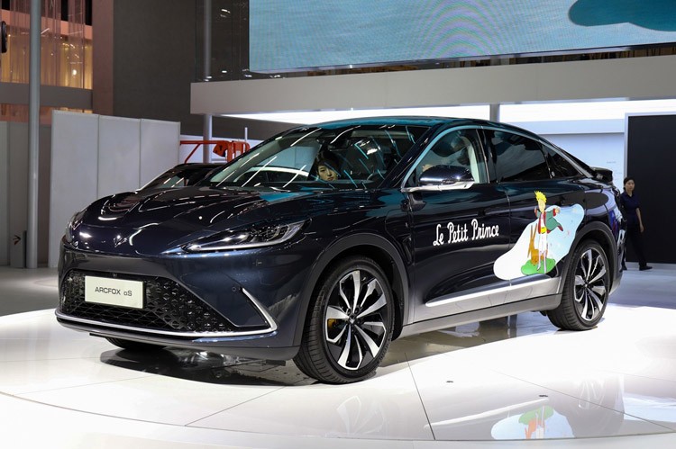 2022成都車展：極狐X小王子聯名限定版售28.83萬-35.63萬