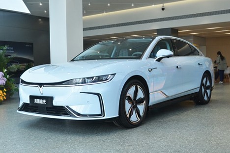 中大型電動機轎車憑啥賣30多萬起？探店實拍嵐圖追光旗艦版