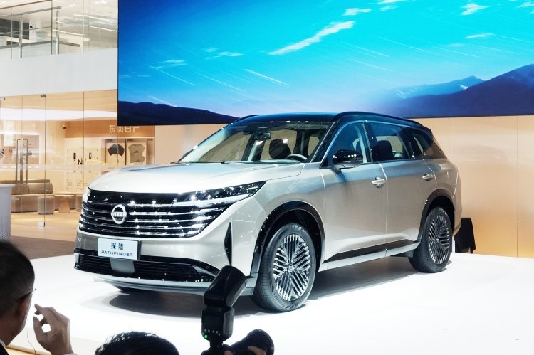 东风日产旗舰SUV，预售23.98万起，探陆将于3月正式上市