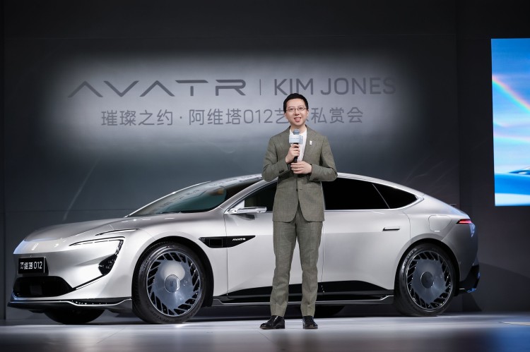 阿維塔012上新！推Kim Jones限量聯名版，售價70萬限量700臺