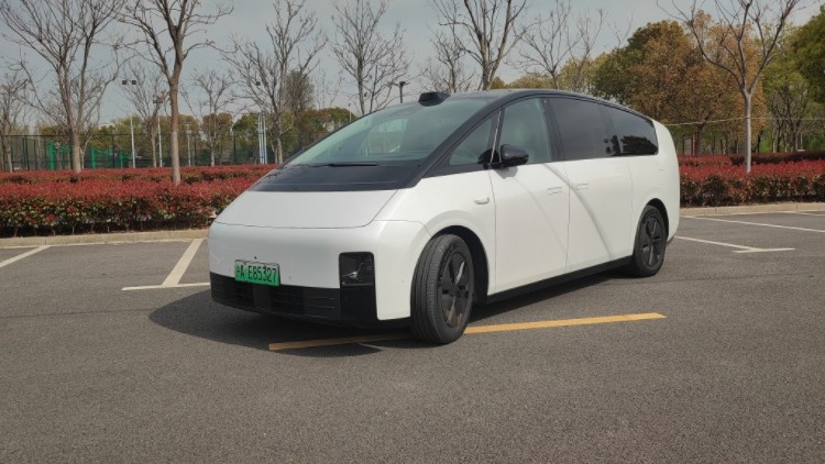 家庭科技旗舰MPV 试驾理想MEGA