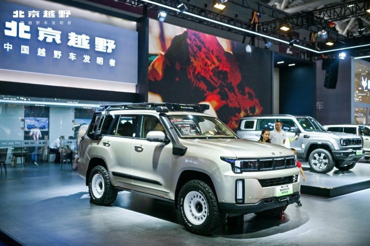 搭载享界同款增程器的“露营神车”来了！BJ40增程首秀粤港澳车展