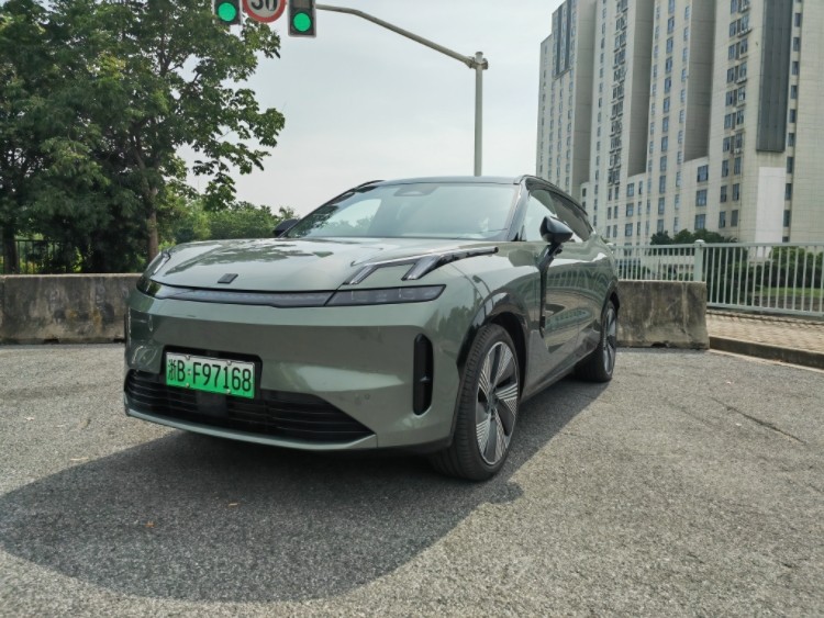 豪华智享超电SUV 试驾领克08 EM-P
