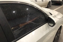东风本田，雨刷行驶过程掉，副驾驶玻璃破碎