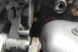 发动机钢垫漏油不在服务站做保养质保期内不修