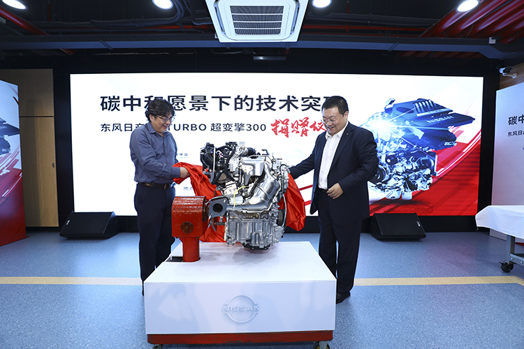 东风日产向上海交通大学捐赠VC-Turbo超变擎300发动机