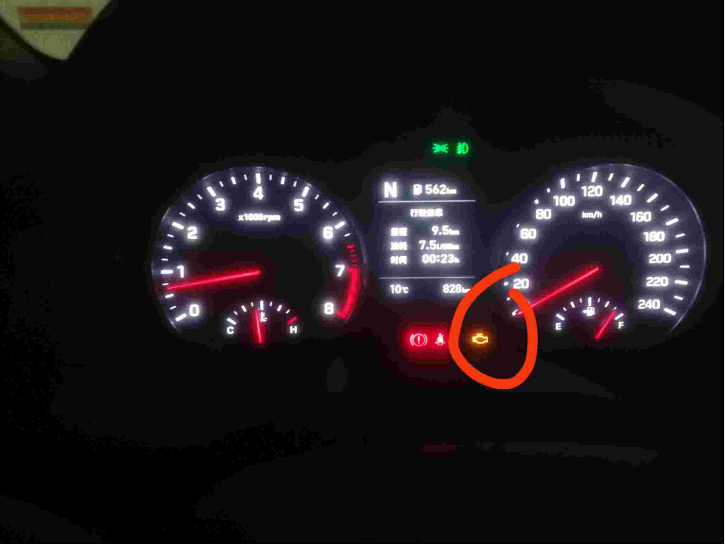 新车800公里发动机故障灯亮